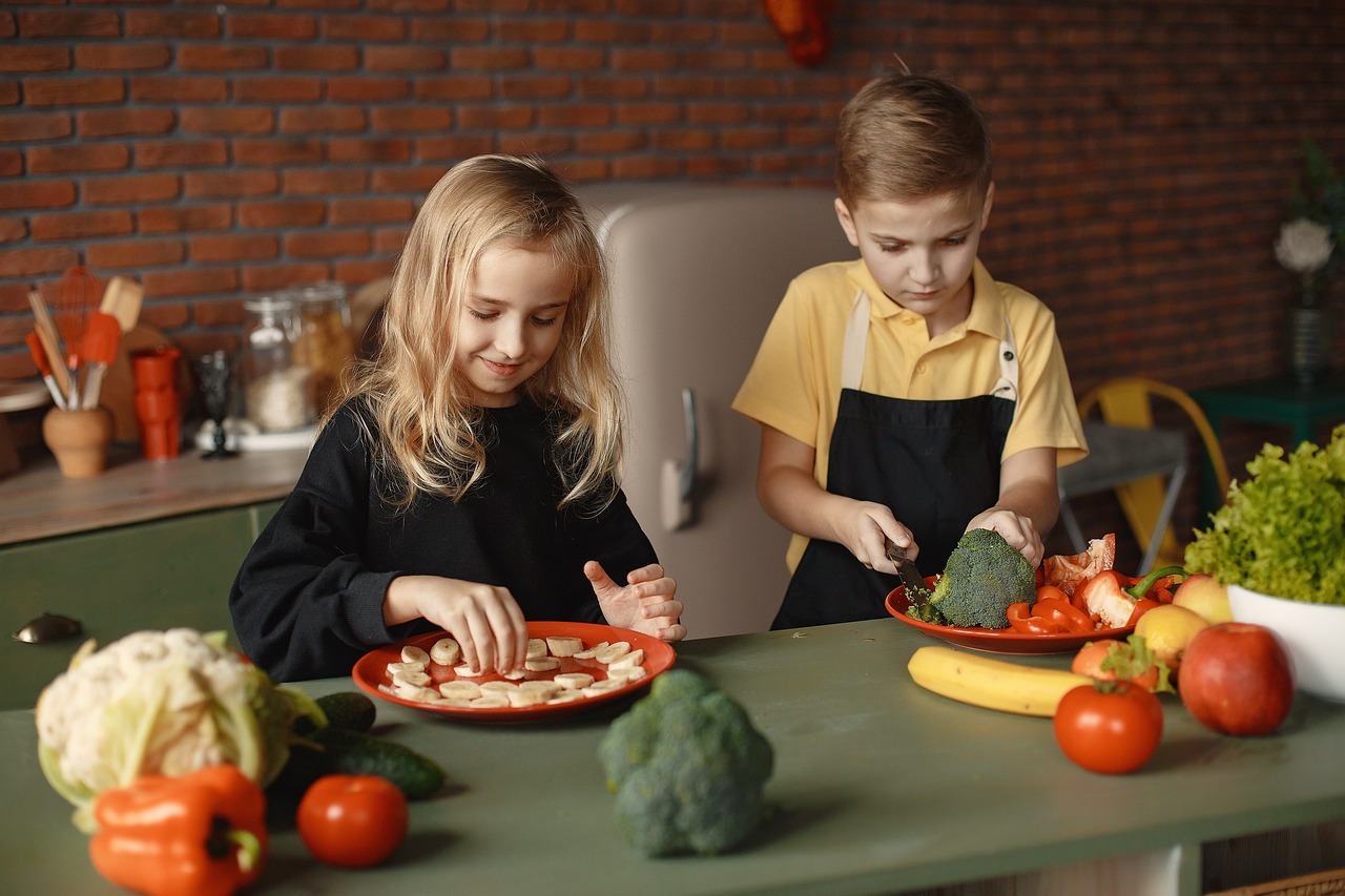 Kinderleichtes Kochen: 5 Tipps, um das Kochen mit Kindern zu erleichtern